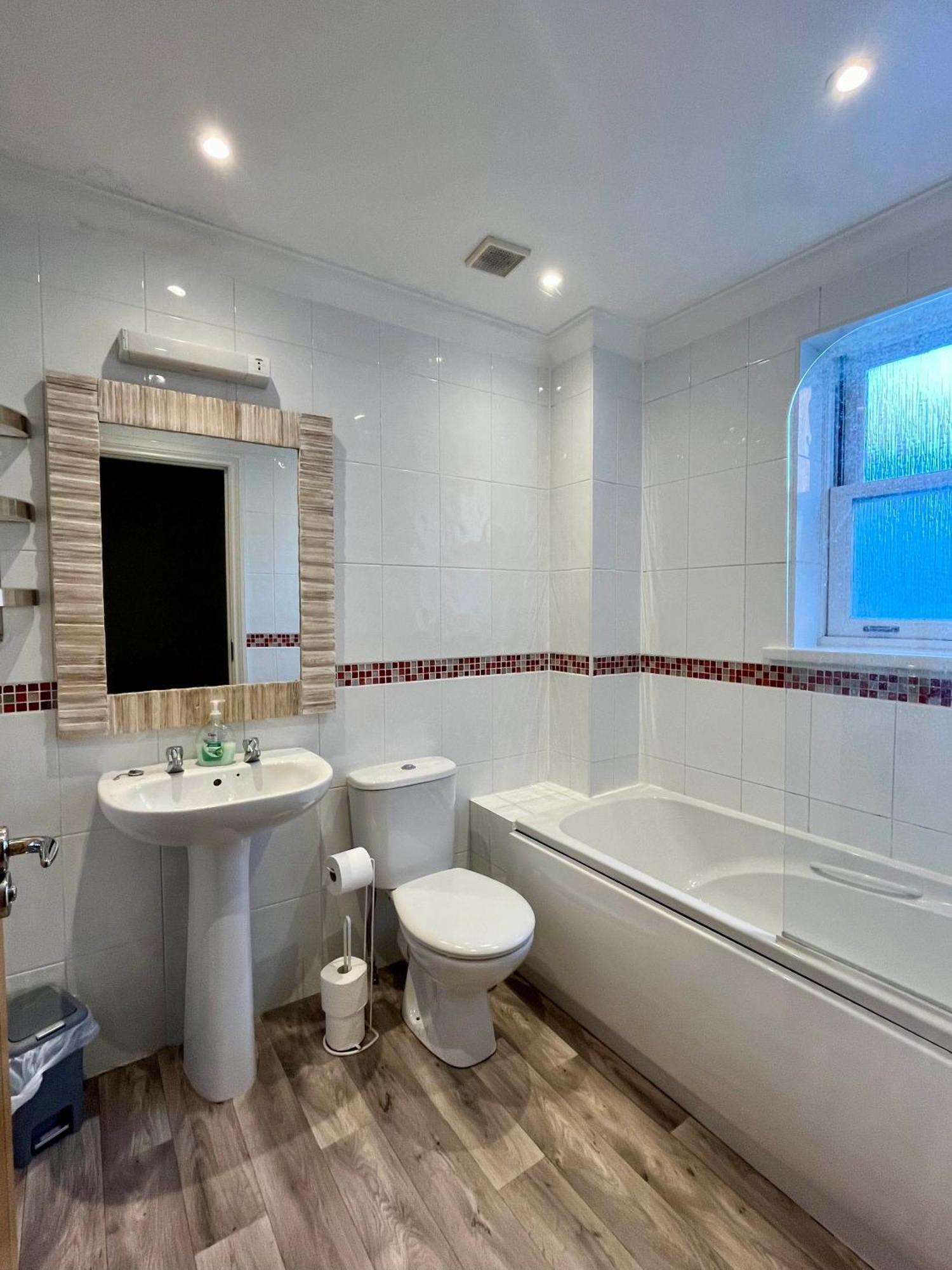 The Coastal Escape Villa บอร์นมัธ ภายนอก รูปภาพ